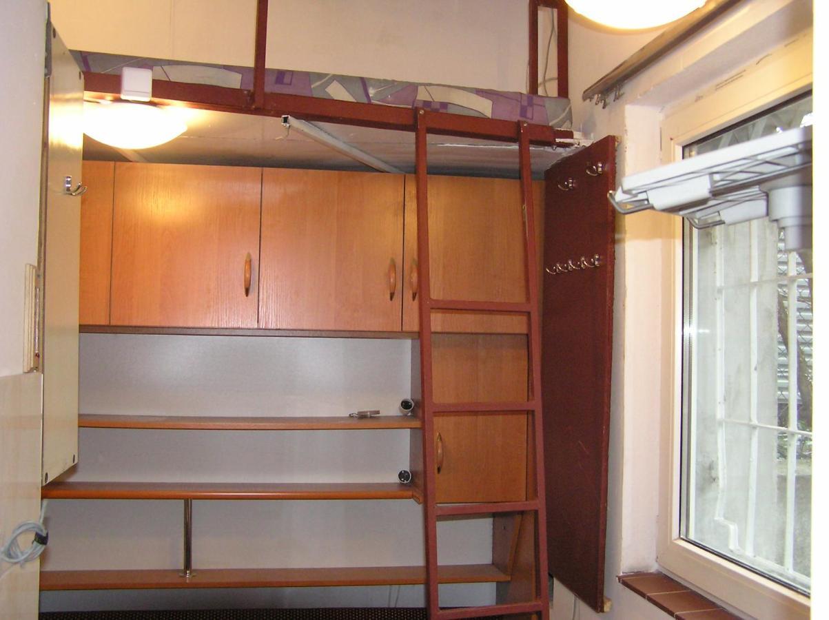 Apartament P1 Okropnie Mala Kawalerka Z Lazienka Centrum 5 Przystankow Halczyna 9 *