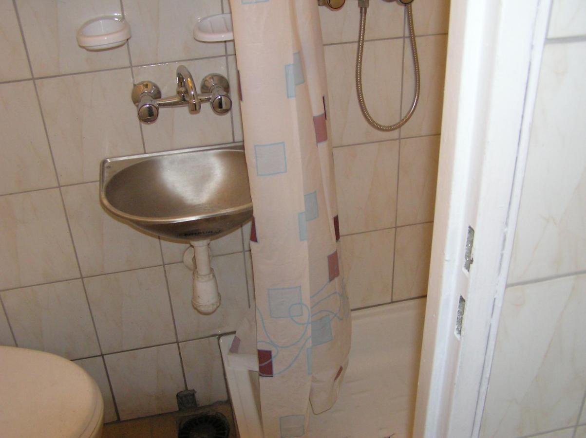 P1 Okropnie Mala Kawalerka Z Lazienka Centrum 5 Przystankow Halczyna 9 Kraków